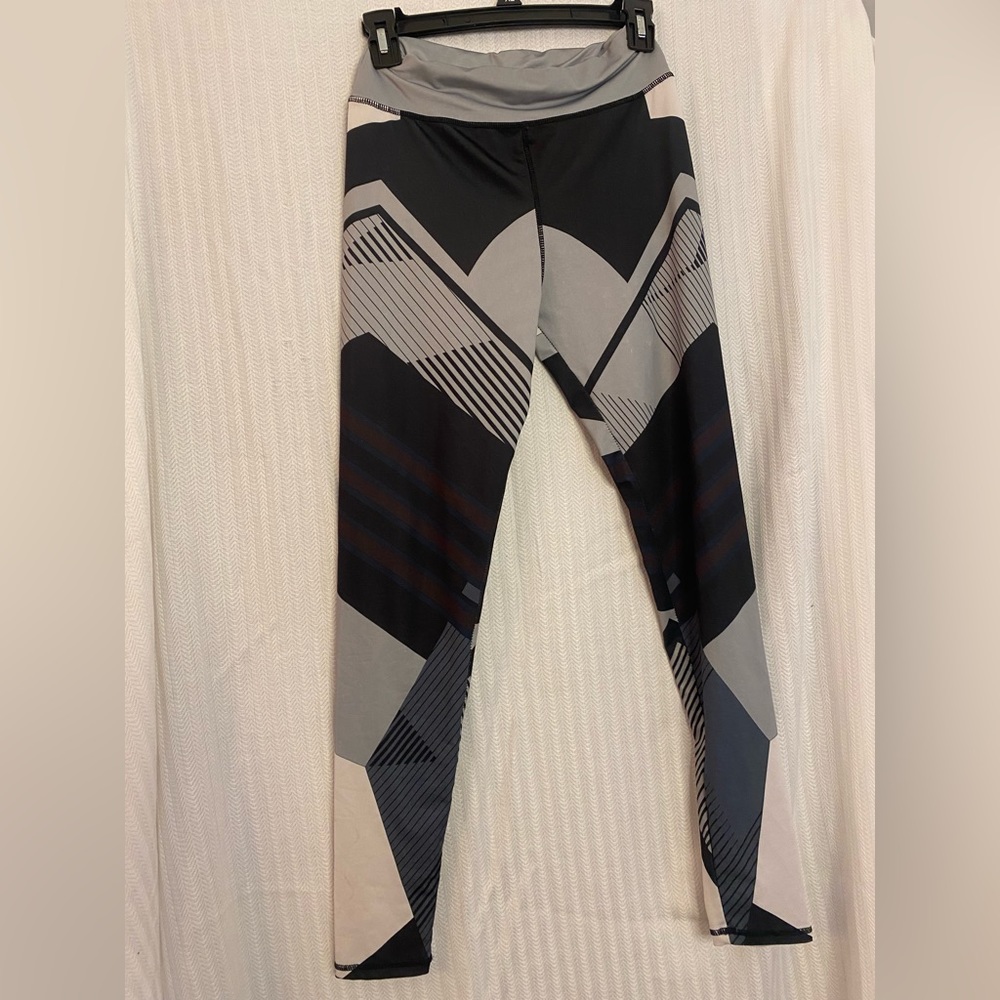 Stretch workout pants New Never worn No tags. size states XL BUT definitely NOT